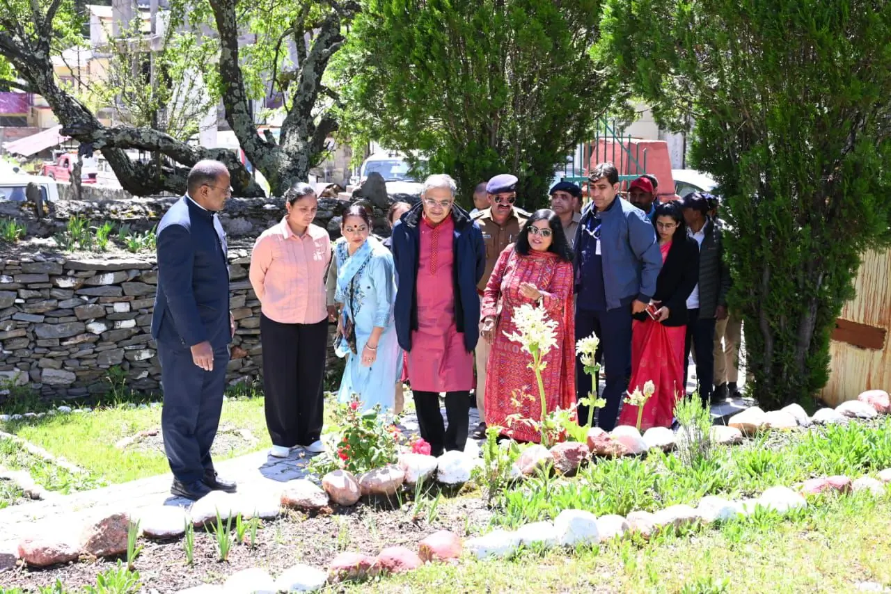 उत्तराखंड दौरे पर मुख्य निर्वाचन आयुक्त, हर्षिल और गंगोत्री के विशेष बूथों का निरीक्षण
